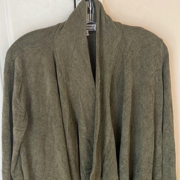 Barefoot Dreams Water fall
Olive Open Front Cardigan Size M - Picture 8 of 15